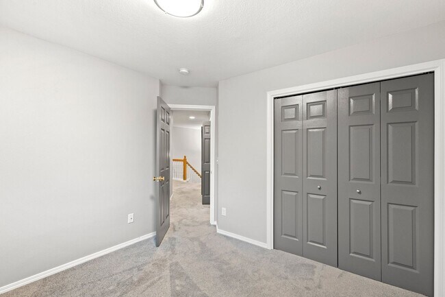 Building Photo - BETHANY 5 bedroom 3 full bath- Beaverton School District- Nike