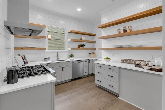 Building Photo - 909 Sunny Meadows Ln