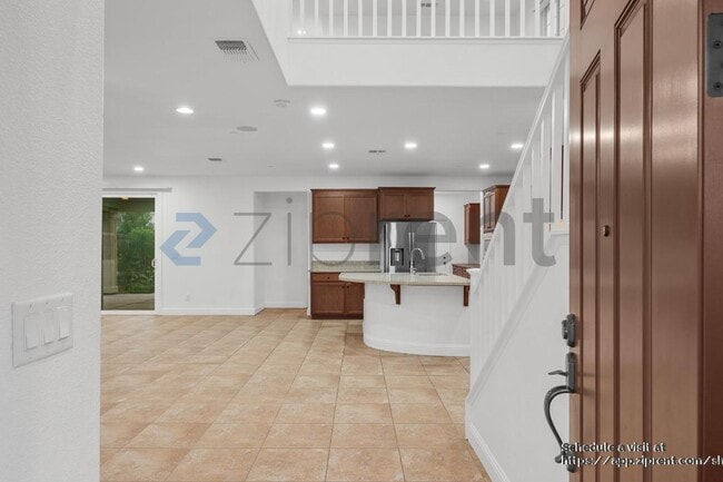 Building Photo - 1271 S Central Pkwy