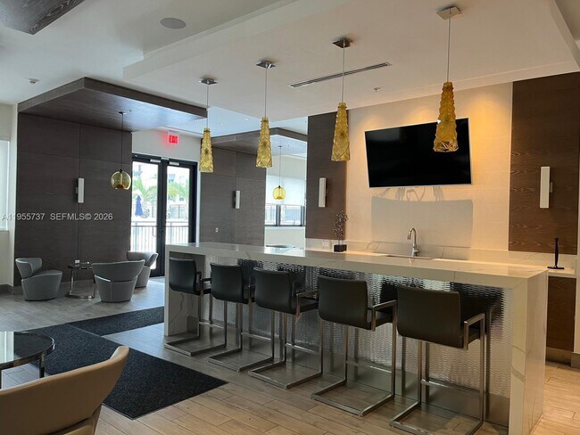 Building Photo - 999 SW 1st Ave