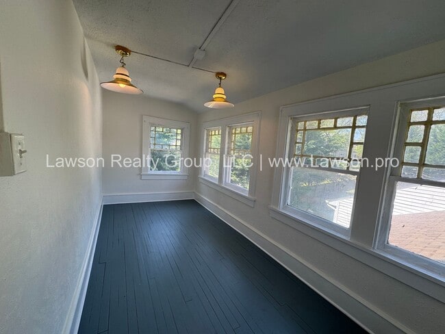 Building Photo - Large Raleigh Court Home on a Corner Lot