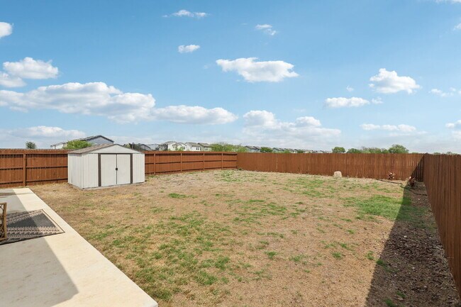 Building Photo - "Charming 3-Bedroom Haven with Granite Elegance in San Antonio!"