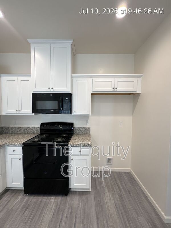 Building Photo - 735 S Pinkham St