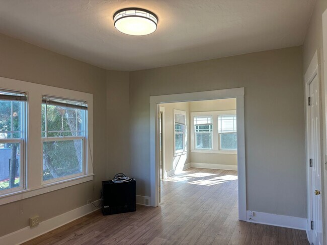 Building Photo - 1019 E 33rd St