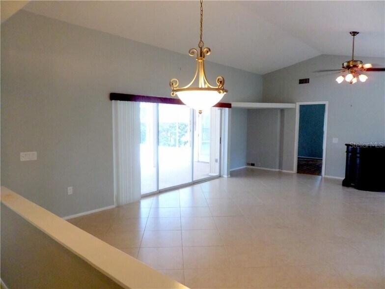 Building Photo - 3601 Garden Lakes Clenet