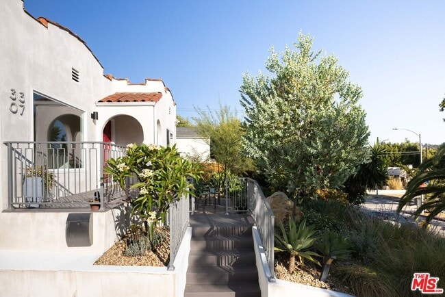 Building Photo - 3307 Madera Ave