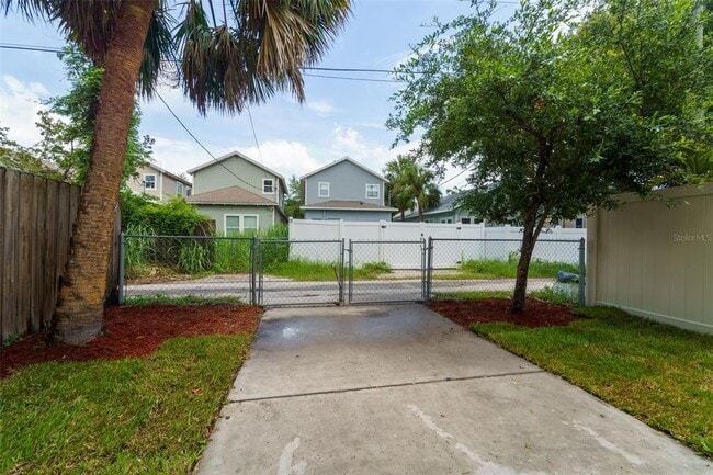 Building Photo - 1933 W Chestnut St