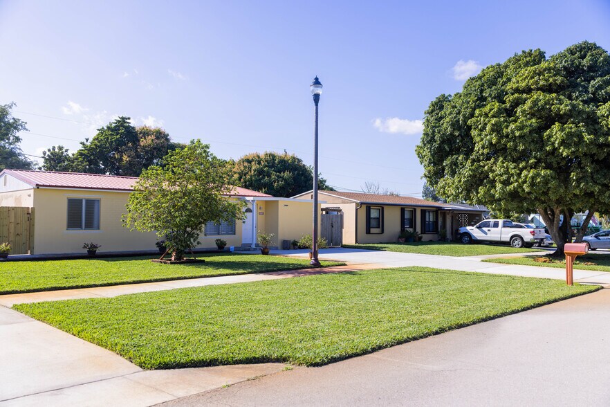 Building Photo - 2028 Bridgeman Dr