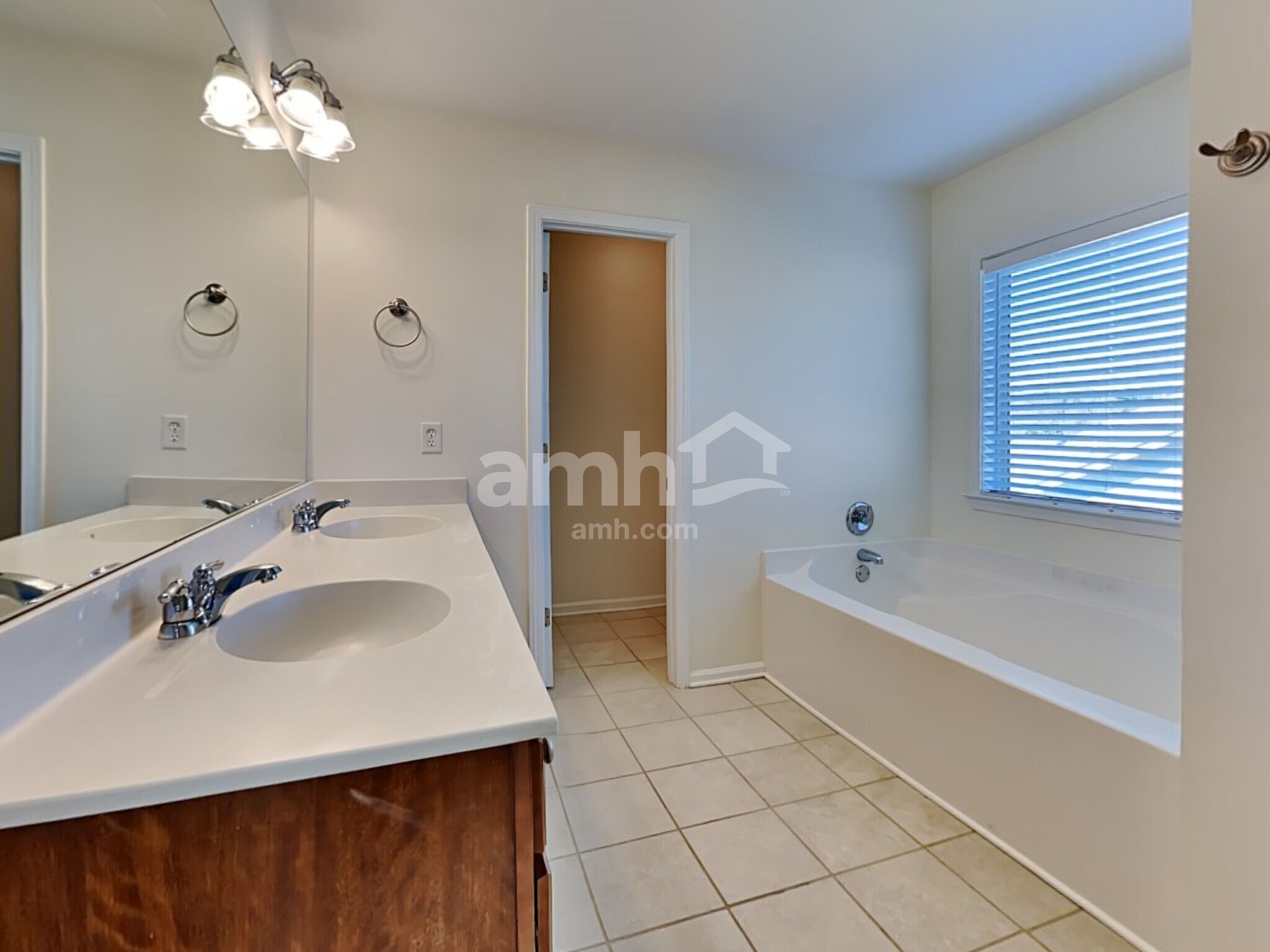 Building Photo - 687 Ivy Chase Loop