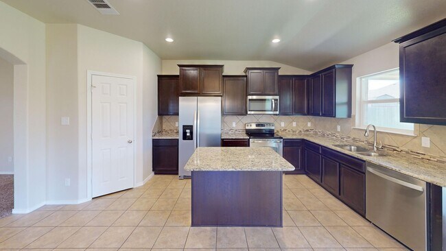 Building Photo - Pre-Holiday Move-In Special!!! Wonderful 3 Bedroom, 2 Bath Home in Highly Desirable Splawn Ranch ...