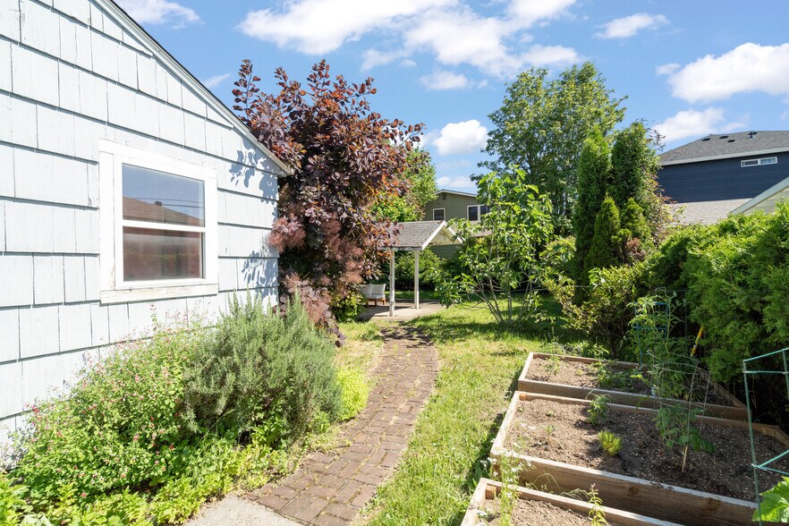 Building Photo - 2644 N Baldwin St