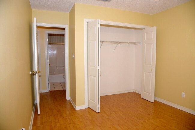 Building Photo - Central 3 Bedroom in Niceville!