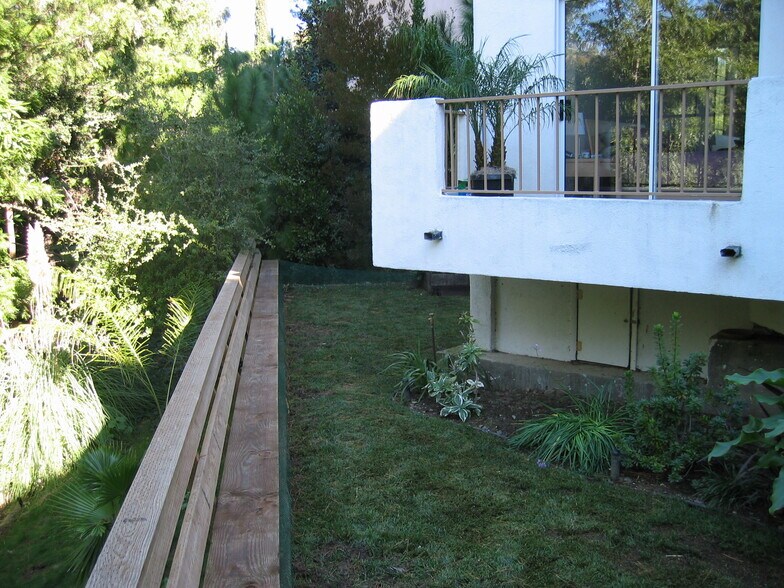 Building Photo - 3030 Passmore Dr