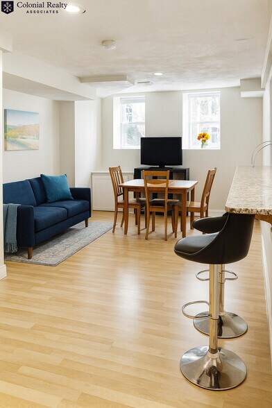 Building Photo - 10 Strathmore Rd