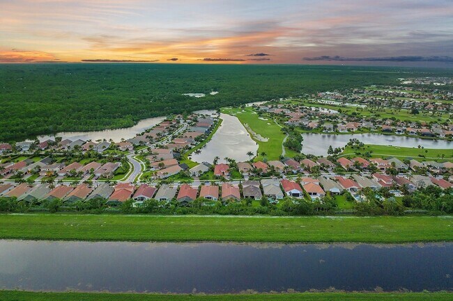 Building Photo - 236 Carina Dr