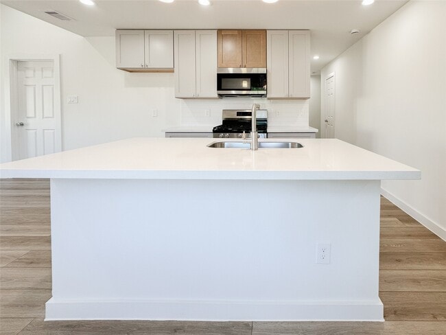 Building Photo - 824 Waxahachie St