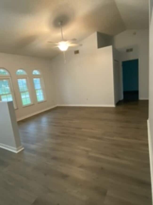 Building Photo - 3662 Heron Dr