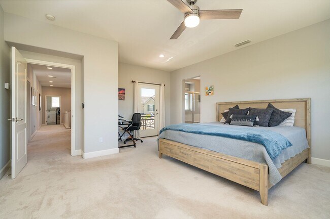 Building Photo - Tassajara Cottages Danville Home - Super C...