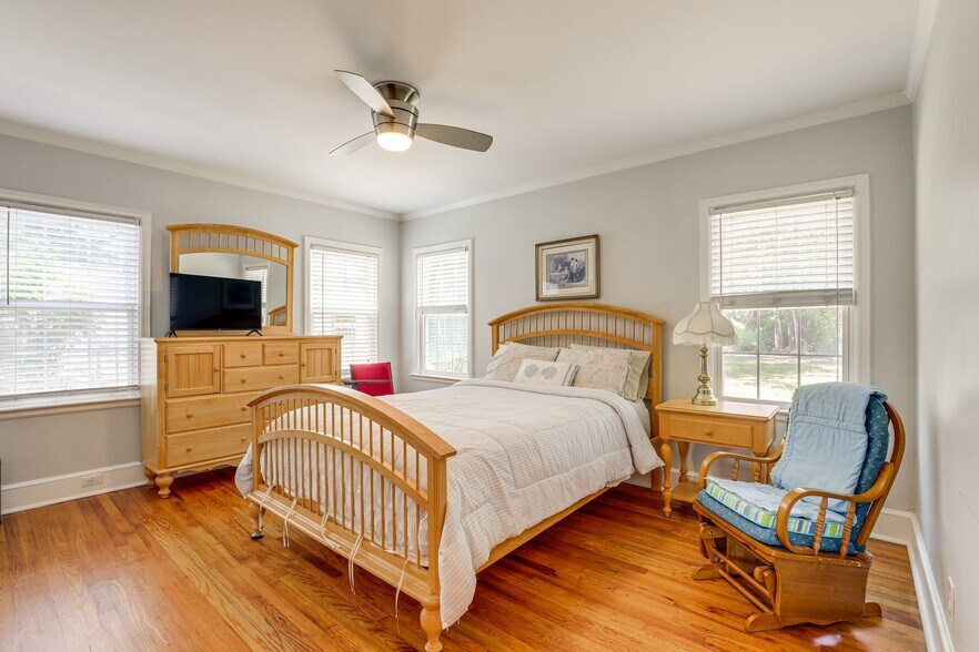 Building Photo - 206 Lakeland Dr