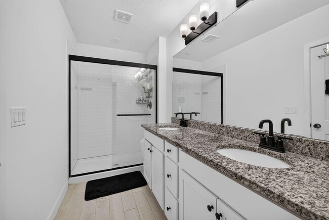 Building Photo - 608 Waters Edge Ln