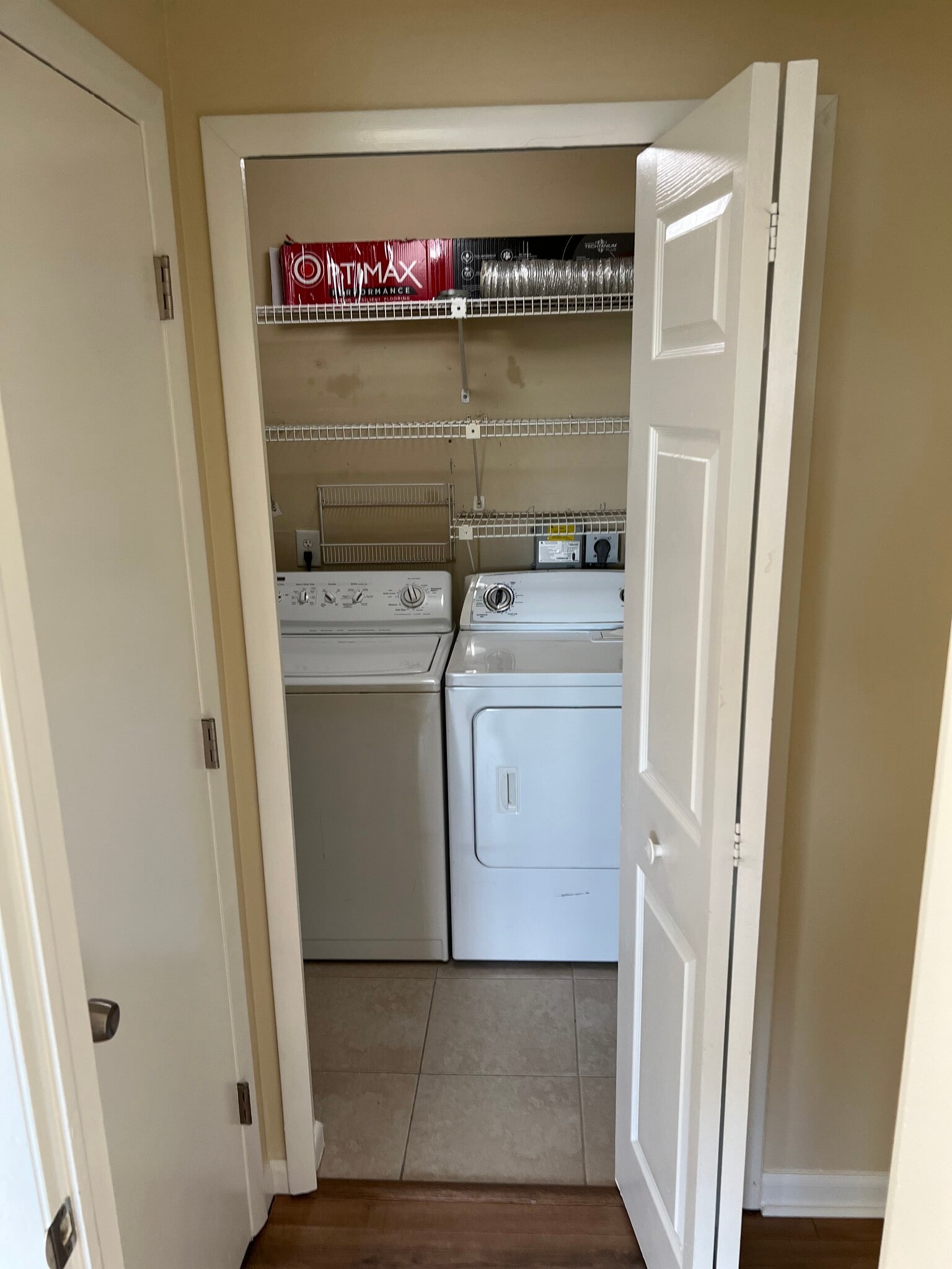 Building Photo - 7007 Cedarhurst Dr