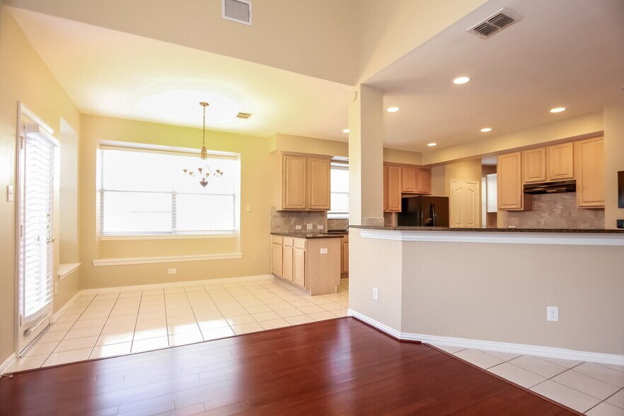 Building Photo - 4420 Vanderpool Dr