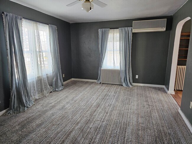 Building Photo - Triplex Main