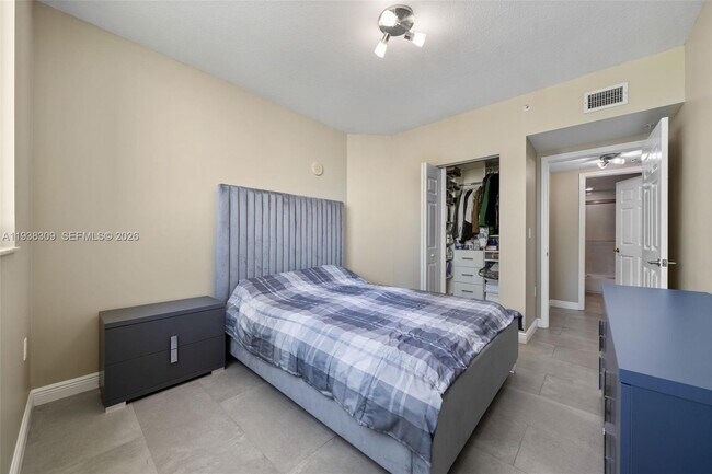 Building Photo - 1755 E Hallandale Beach Blvd