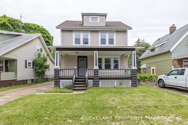 Primary Photo - Updated West Side Colonial