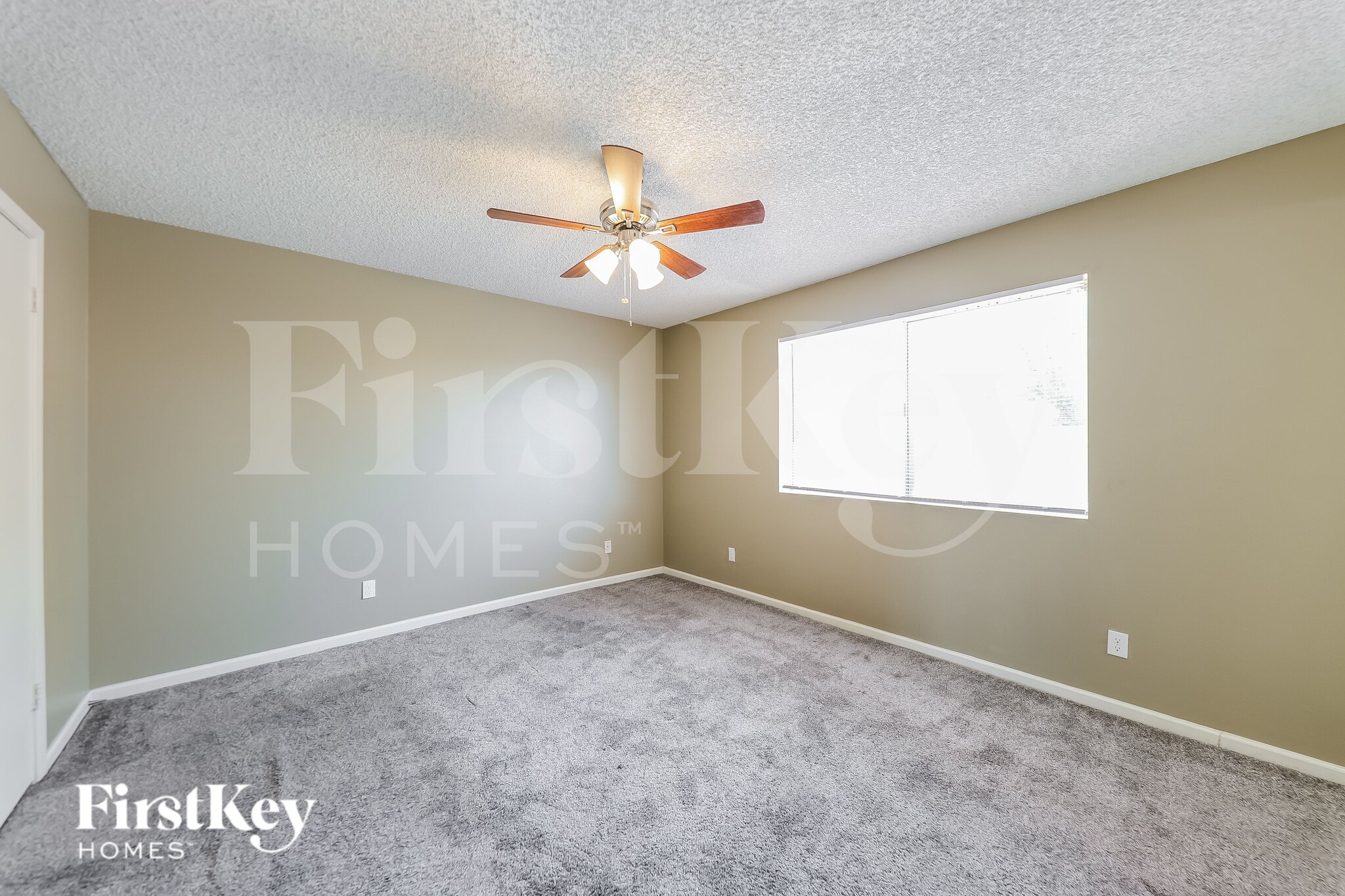 Building Photo - 2915 W Danbury Dr