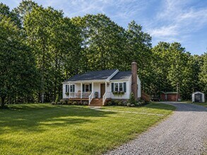 Building Photo - 1411 Holly Grove Dr