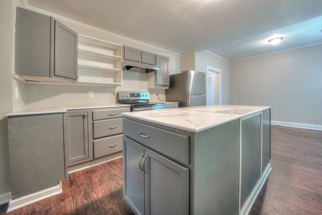 Building Photo - 620 N Moran St