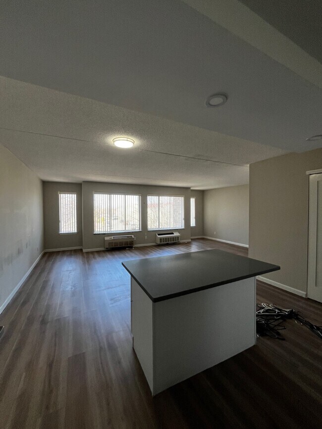 Building Photo - 171 Wellington Ct