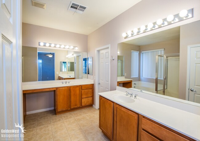 Building Photo - Gorgeous 3Bdm + Den 3Ba Home near Aliante ...