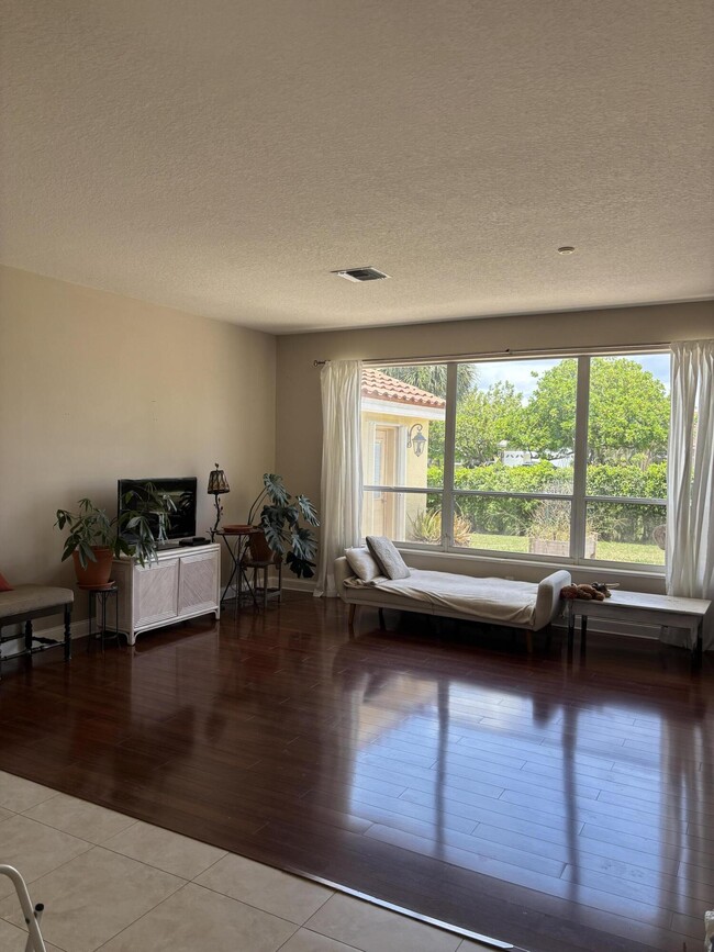 Building Photo - 9308 Lake Serena Dr