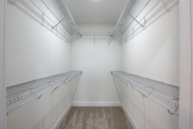 Building Photo - Stunning Like-New Home with Open Floor Pla...