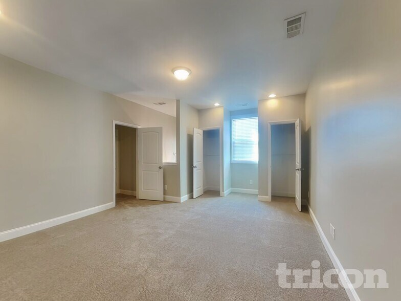 Building Photo - 2013 Mansker Dr