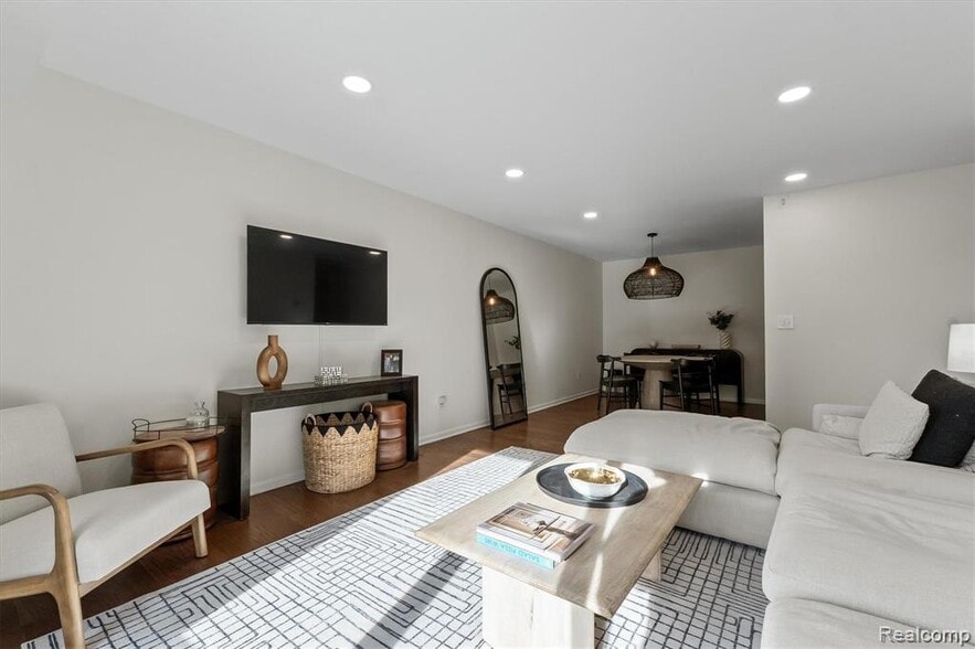 Building Photo - 411 S Old Woodward Ave