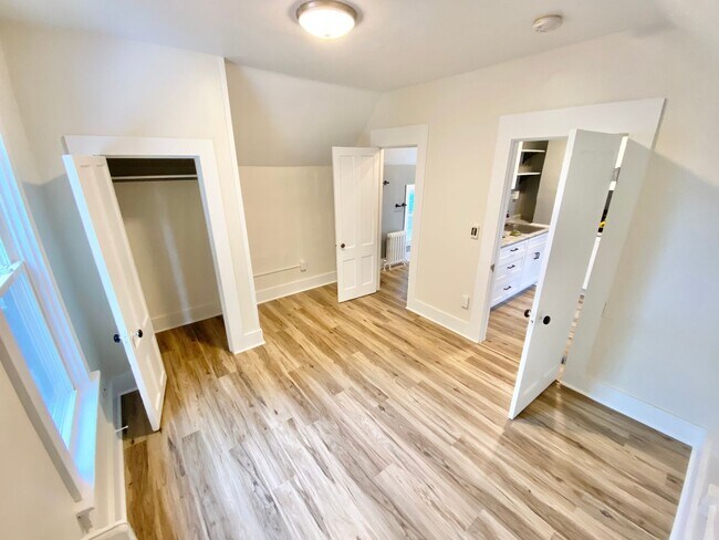 Building Photo - 36 Clarke St