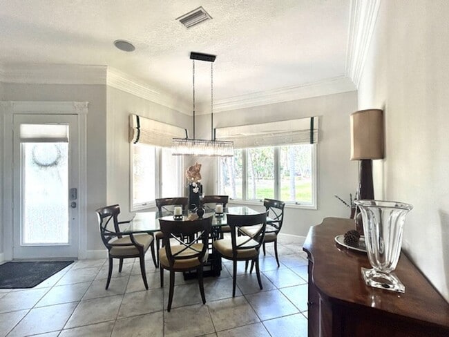 Building Photo - AVAILABLE May 1- 0CT 31ST .FURNISHED/SEASONAL.  3/2 POOL HOME IN ROSEDALE!