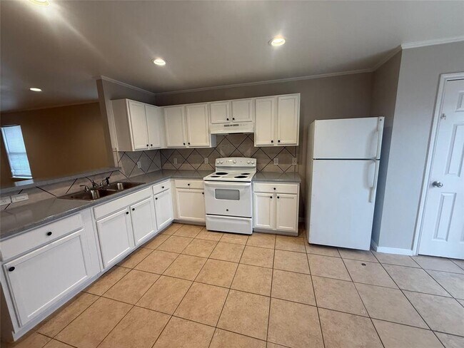 Building Photo - 17808 Majestic Elm Ln