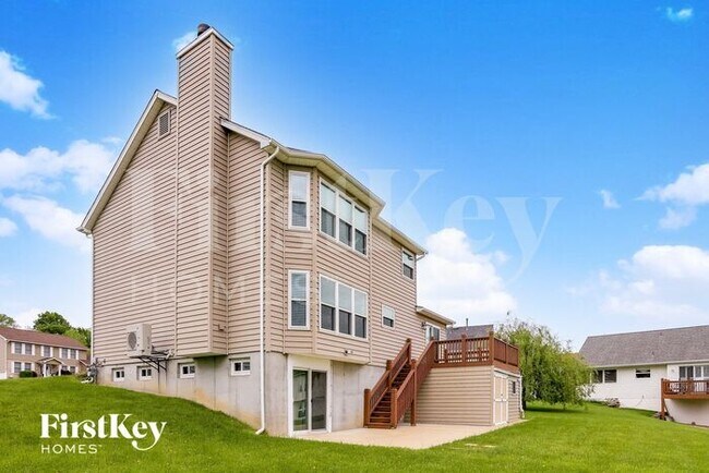 Building Photo - 5 Shady Moss Ct