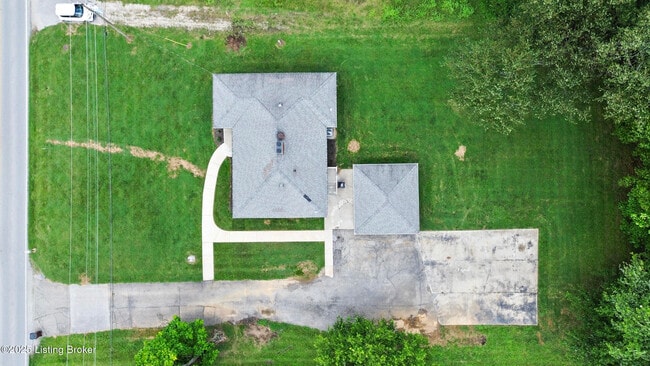 Building Photo - 8002 Watterson Trail