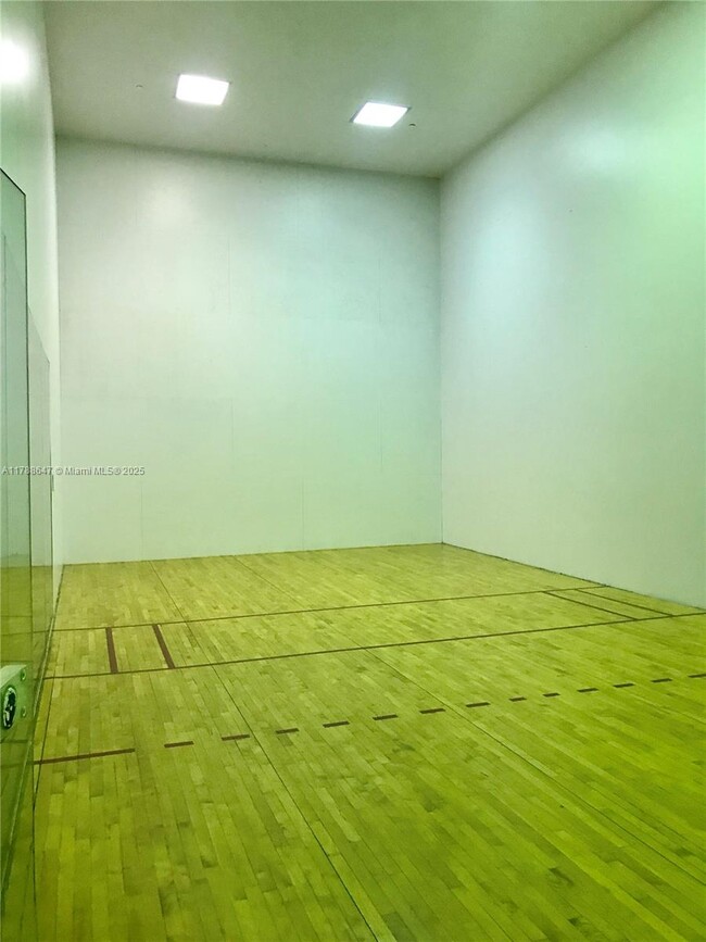 Building Photo - 1155 Brickell Bay Dr