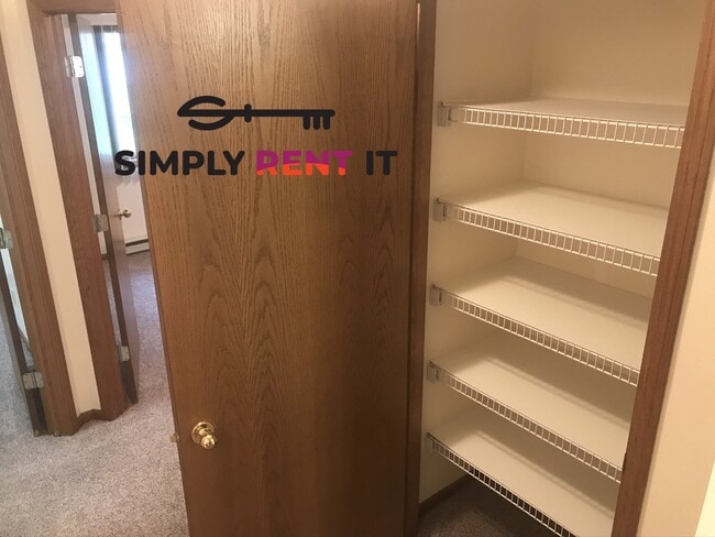 Building Photo - 2 Bedroom With Off-Street Parking in Nevada, IA