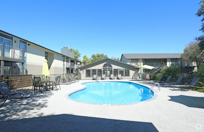 Building Photo - The Enclave
