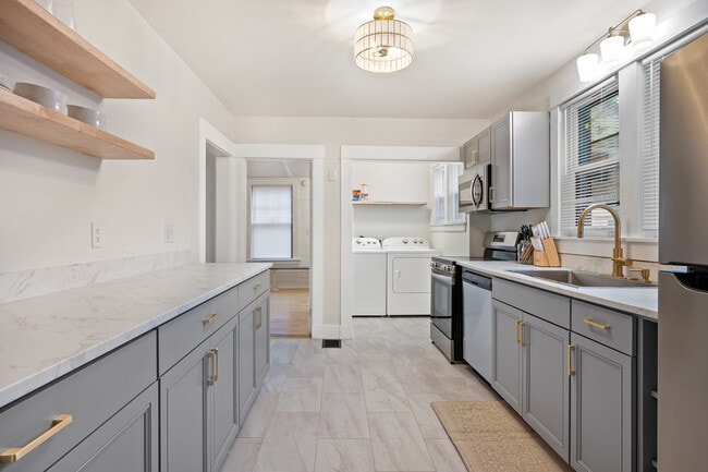 Building Photo - 34 Allen St