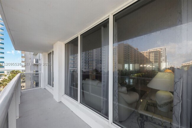 Building Photo - 2751 S Ocean Dr