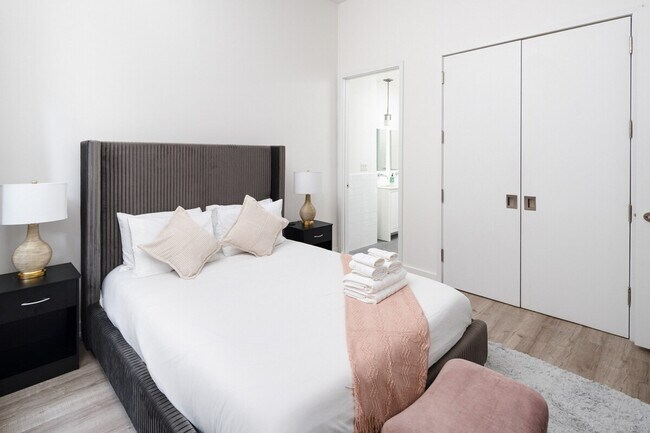 Building Photo - 140 Fulton St