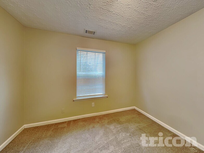 Building Photo - 1049 Octavia Ct